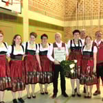 Gruppenbild mit unseren Moidla mit neuem Dirndl