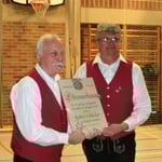 Urkunde für 30 Jahre Dirigent R. Schricker überreicht der S. Gleißner