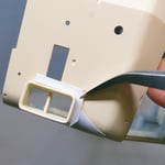 ライトケースの際にピッタリ貼ります