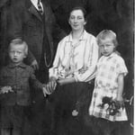 Meine Großeltzern mit meiner Mutter