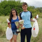 Nuestros jóvenes campeones con un "apetitoso" trofeo