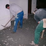 Behebung Unwetterschäden Ryser Beckenried - Herausreissen von Unterlagsböden