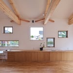 複数の窓をもつ/四季の移ろいを借景で楽しむ家