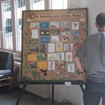 Pinnwand mit Zeichnungen und Fotos der NABU Kids