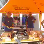 NABU Aktive helfen mit beim Nistkastenbau