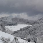 Blick ins verschneite Tal