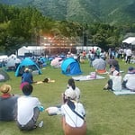 エキサイティングサマーインワジキではテントの人もいました。　・テントより野外ライブを楽しまん（和良）