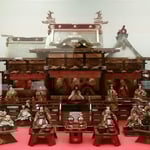 御殿飾りの雛はどの雛も上品で優しいお顔をしていました。　　・上品な御殿飾りの雛の顔（和良）