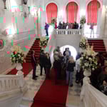 エカテリーナ宮殿の中には階段にまで宝物が飾られていました。　　　　　・宮殿にやさしき秋の光かな（和良）