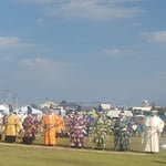 弓が的に当たると当りの声が勝瑞城館跡の広場に響き渡りました。　・的射れば当りの声の爽やかに(和良)