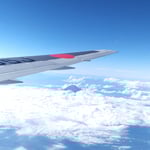 羽田空港から徳島空港への飛行機の窓から富士も見えました。　　　　・六月の富士黒々とありにけり(和良)