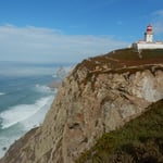 「ここで陸地果て、海始まる」とカモンイスが詠んだロカ岬です。　・霧晴れてここは地の果てロカ岬（和良）