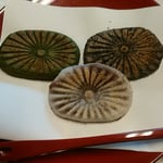 和田の屋で名物の抹茶と滝のやき餅をいただき、句会が始まりました。　　・やき餅を食べて始まる二月句座（和良）