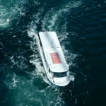 鳴門海峡には潮の干満によって大渦、小渦とたくさんの渦が巻きます。・鳴門かな大渦小渦観潮船(和良)