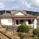 四国の鉄道の駅は最近は無人の駅が増えて池谷駅も無人駅でした。　　・ここもまた無人駅かな秋寒し(和良)
