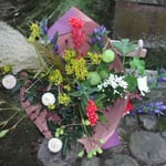 金沢市で俳句の全国大会があり、加賀の千代女の塚に吟行しました。 ・千代尼塚花野の花の手桶かな （和良）