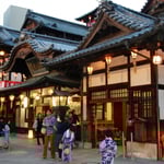 夜の灯が点ると道後の町は一層なまめかしくなりました。　　　　　　　　　　　　　　　　・春灯のなまめかしけり道後の湯(和良)