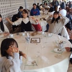 ビーチホテルでは食事の後、別室でゆっくりとお茶を楽しみました。・十六人家族揃ひて新年会(和良)