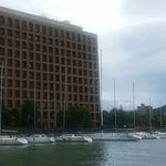 徳島市のＮＰО法人「新町川を守る会」の遊船で吟行しました。　　　　　・土砂降りの止めば御仕舞船遊（和良）