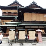 朝の道後温泉本館は観光客も少なく空いていました。　　　　　　　　　　・青簾香し朝の坊っちゃん湯(和良)