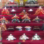 句会場となった徳島市の円福寺では雛段が綺麗に飾られていました。　・欠けしもの何一つ無き雛飾(和良)
