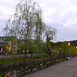 掘割の灯籠が点ると一段と美しい倉敷美観地区になりました。　　　　　　・灯籠の美しき倉敷美観地区(和良)