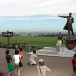 「少年よ大志を抱け」で有名なクラーク博士の像がありました。 ・クラークの像の上なる空高し（和良）