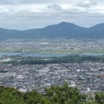 眉山山頂には蜂須賀家の家祖・小六正勝の墓所があり阿讃山脈も見えました。・蝉涼し小六正勝眠る墓所(和良)