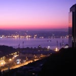 欧州とアジアを分かつボスフォラス海峡の朝です。鳥の渡りを見ました。  ・ボルフォラス早暁の海鳥渡る （和良）