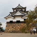 井伊直弼が居城とした彦根城の天守閣です。　　　　　　　　　　　　・直弼の城は国宝秋高し(和良)　　　　　　　　