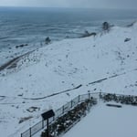 奥能登の白米千枚田に行ってきました。日本海は荒れていました。　　　　・冬の海猛る白米千枚田（和良）