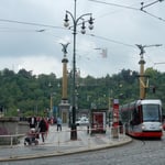 夏霧が晴れるとプラハの街は明るく輝いて見えました。　　　　　　　　　・夏霧の晴れて明るき街となる（和良）