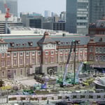東京の顔である東京駅の復元工事が進んでいました。　　　　　　　　　　　　　　　　　　　　　　　　　　　　　･東京の顔のお披露目近き夏(和良)