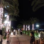 美浜アメリカンビレッジの夜景は南国のハワイのように思えました。　・ハワイかと思ふ街にて夏の夜を(和良)