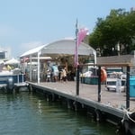 両国橋北詰のひょうたん島クルーズの乗場には客が待っていました。　・もう一巡してみたかりし船遊（和良）