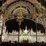 神戸ルミナリエです。寒い夜でしたが大勢来ていました。　　　　　　　　　　　　　　　　　　　　　　　　　　　　　　　　　・年の瀬のイルミネーション華やかに（和良）