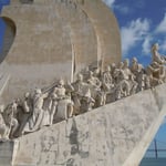 リスボンの発見のモニュメントです。先頭がエンリケ航海王子です。  ・冬晴や航海王子その視線(和良）