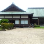 城址公園にある徳島城博物館では秋の茶会が開かれていました。　　　・茶会へと蒸し暑き日も着物着て(和良)