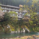 上勝町の月ヶ谷温泉の月の宿で昼食をいただき句会をしました。　・珍しき山菜も出て花の宿(和良)