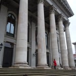 ドイツのミュンヘンは名建築のたくさんある大都会でした。　　　　　　　・時雨来てモノトーンへとなりし街(和良)