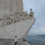 エンリケ航海王子が先頭に立つリスボンの発見のモニュメントです。　・航海王子エンリケの像秋高し（和良）