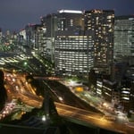 東京・品川駅の夜景です。街の灯に秋の深まりを感じました。  ・秋灯や街に静けさ戻りたる（和良）