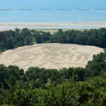 観音寺市の銭形公園の展望台から銭形を見下ろして来ました。　　　　　・銭形を見下ろしをれば秋の蝉(和良)