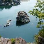 美濃田の淵は静かでした。水は青々と澄み渡っていました。　　　　　　　・鶯の声美濃田の淵渡る（和良）