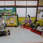 菊人形展では一休さんの頓智に殿さまが爆笑する一場面もありました。　・一休に参ったと殿菊人形（和良）