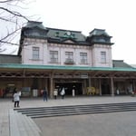 福岡県の門司港駅です。この周辺にはレトロな街が再現されていました。 ・門司港は吹きっ晒しよ寒灯(和良)