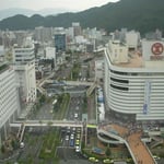 徳島駅前では、夜が待ちきれなくてもう阿波踊りが始まっていました。  ・街角に始まってゐる阿波踊り(和良）