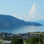 さぬき市の津田の松原サービスエリアから瀬戸内海が見えました。　　　・瀬戸の海波一つ無く爽やかに(和良)