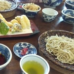 深大寺の行きつけの店では九割蕎麦が人気を呼んでいました。　　　　・九割蕎麦なる新蕎麦の香りかな(和良)