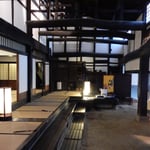 堺市の山口家住宅は江戸時代初期に建築された国の重要文化財です。　　　・冬日差す町屋の土間の明るさよ（和良）　